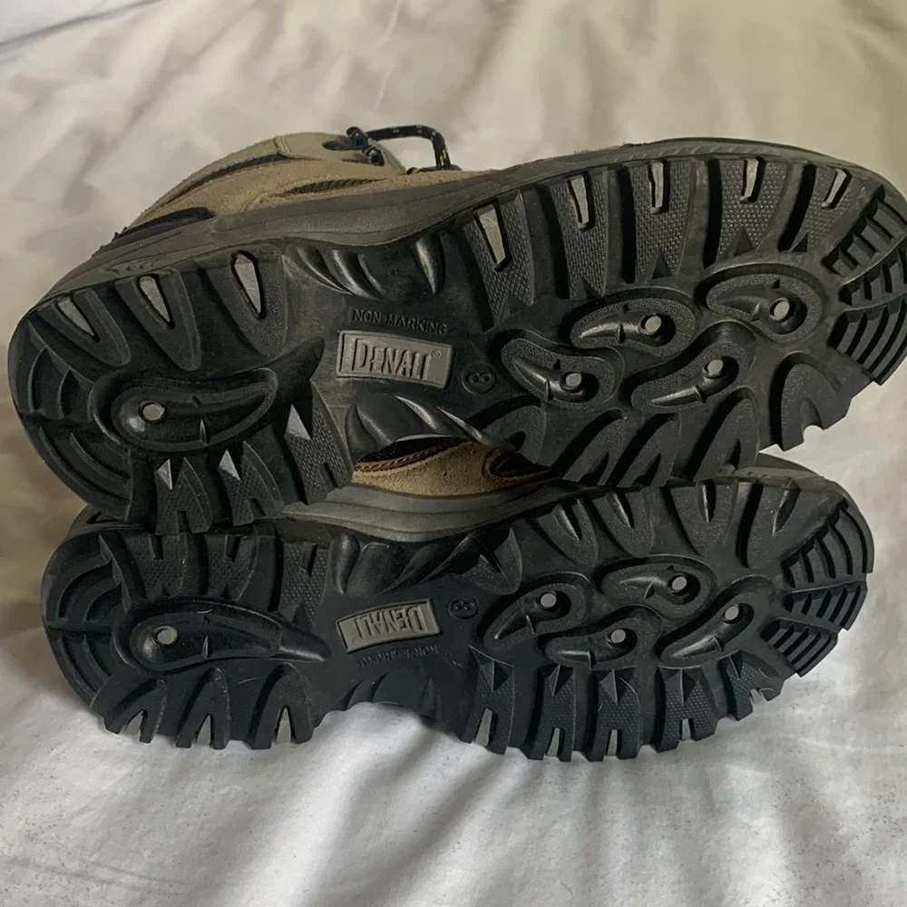 Men’s hiking boots